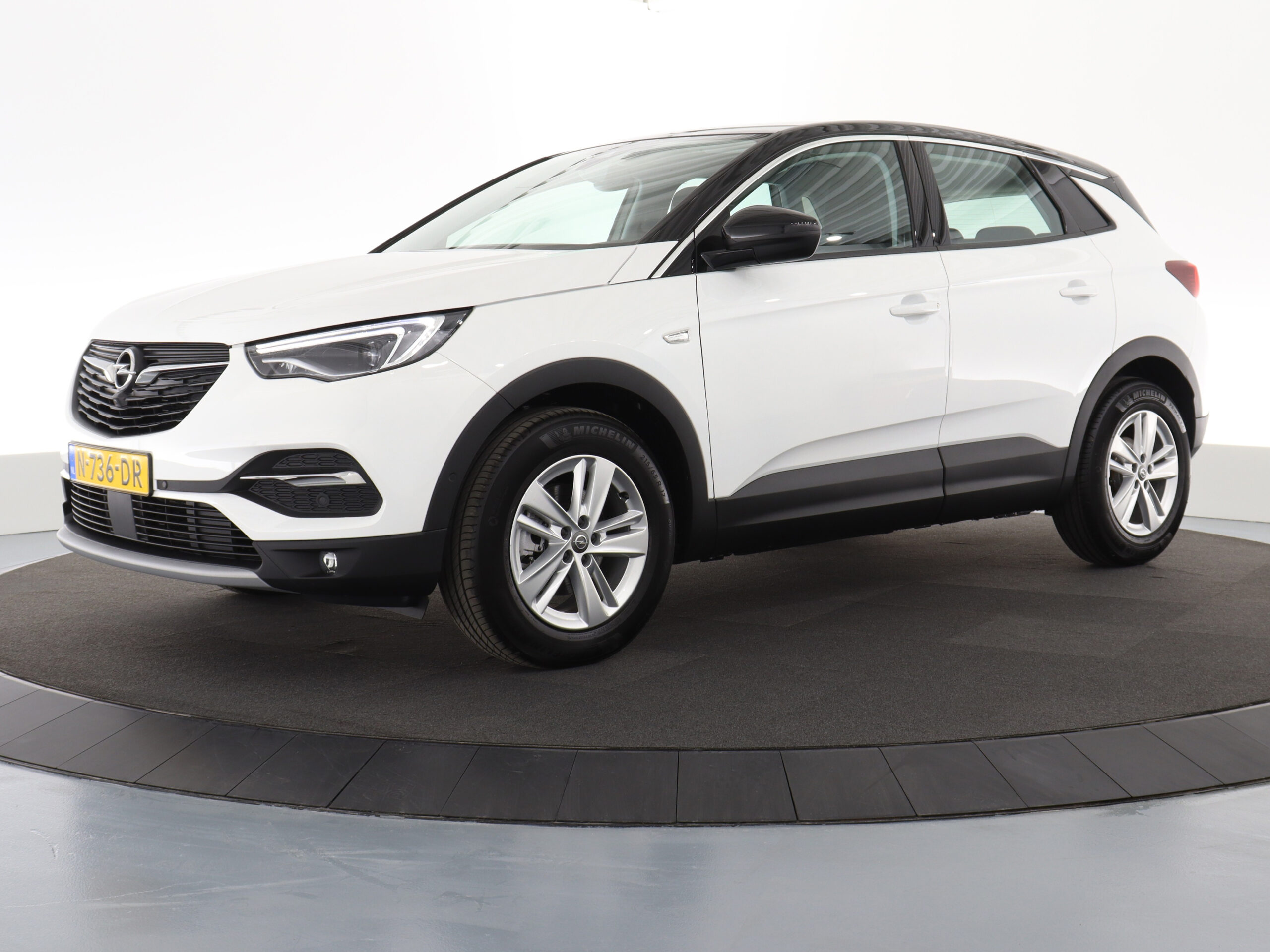 Huurtarieven Blankert Autoverhuur VAKANTIE AANBIEDING D-SUV-klasse: *Slechts € 495,- incl. BTW voor een hele week.