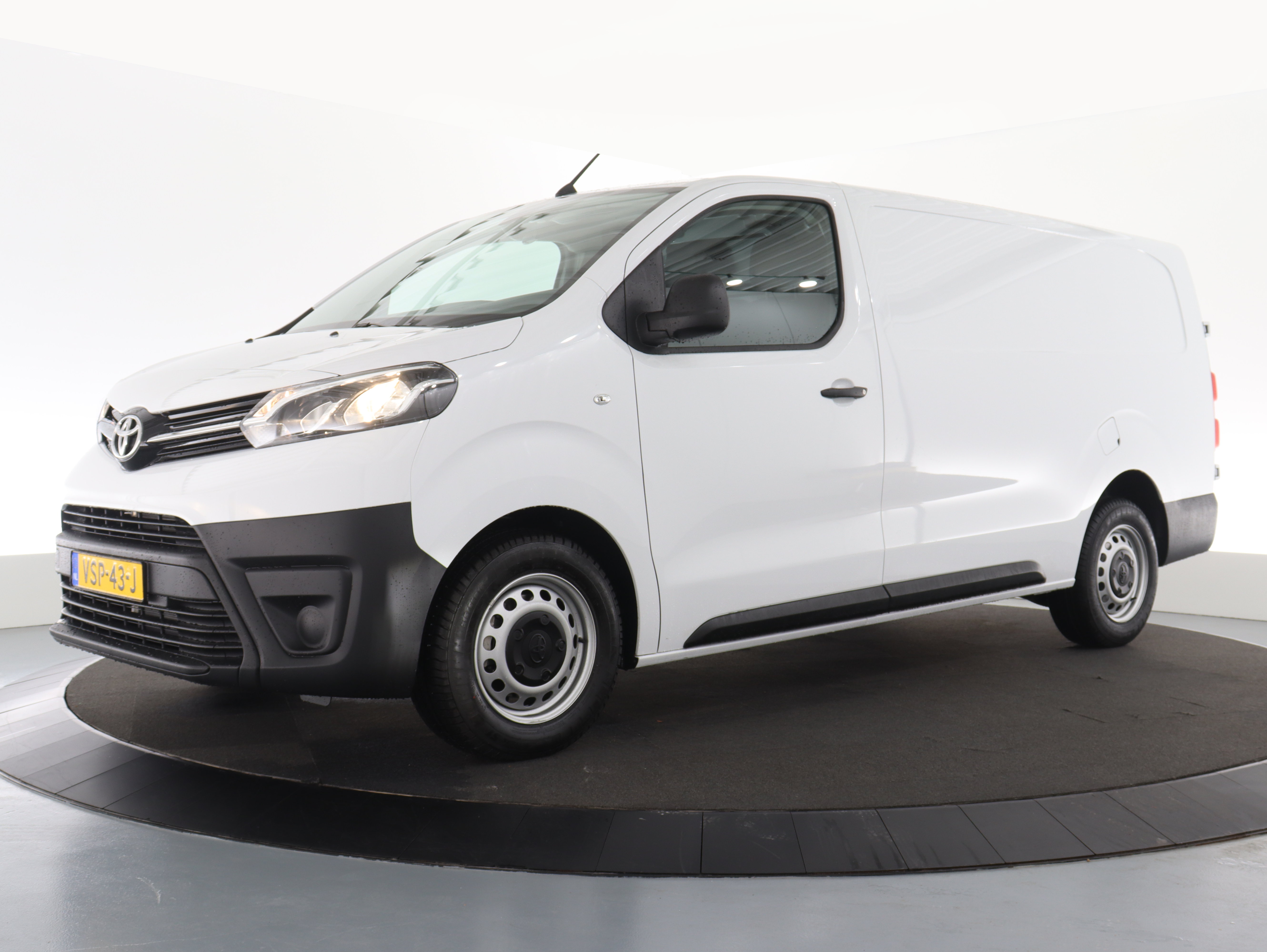 Blankert Autoverhuur Apeldoorn: L-klasse
DAG €75,- / WEEKEND €115,- / WEEK €395,- incl. BTW